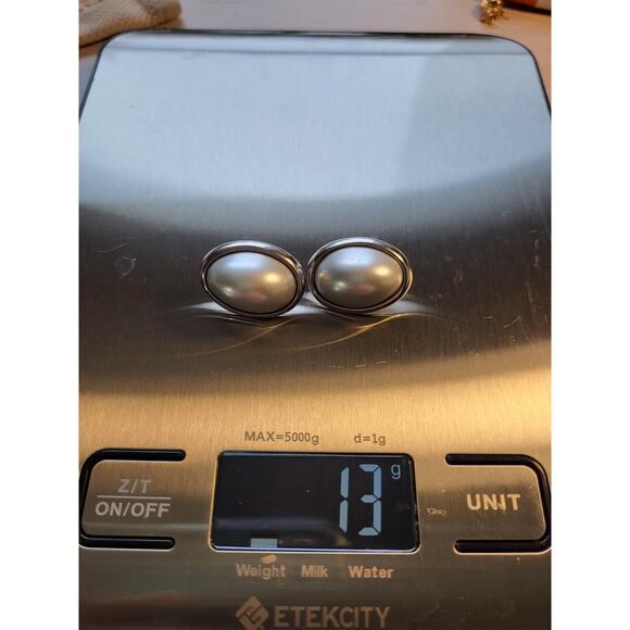 Signed Trifari Pearl Earrings Silver Gray Pierced Classic Vintage Beautiful! - Picture 8 of 8